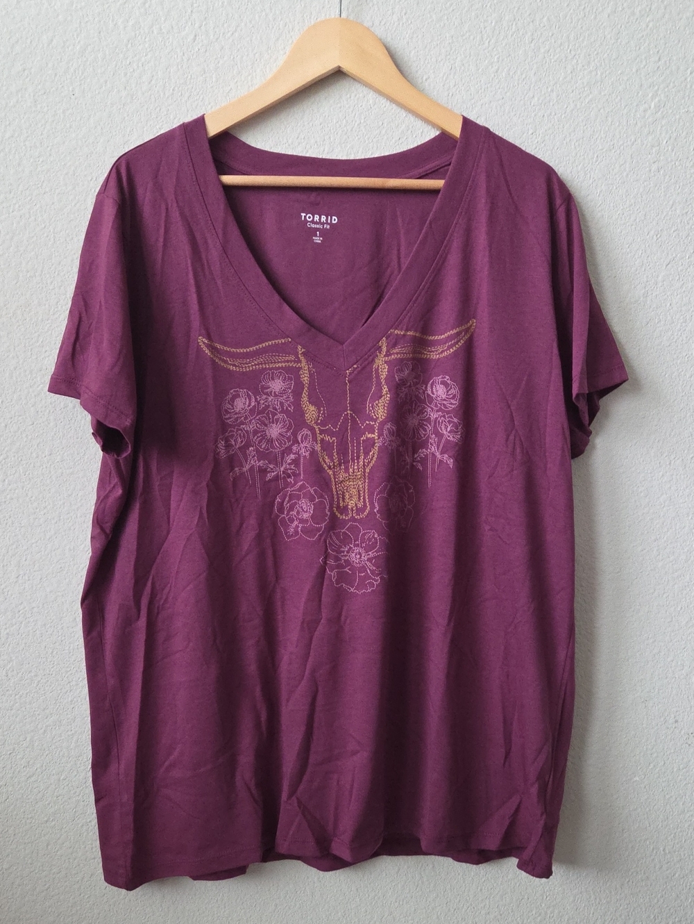Torrid Plum V-Neck Graphic Tee Animal Skull Amaranth Plus Size 1 1X 14-16
